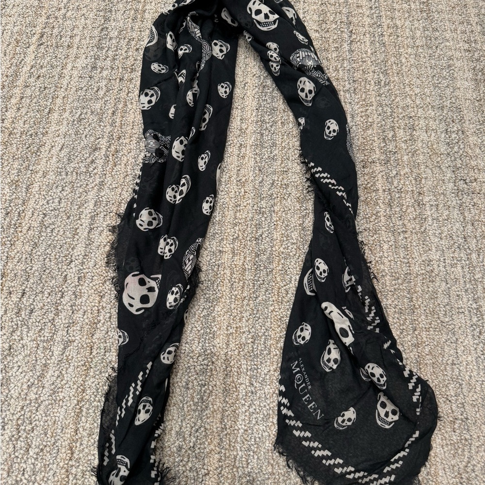 Alexander McQueen Black Skull Scarf - Picture 3 of 10
